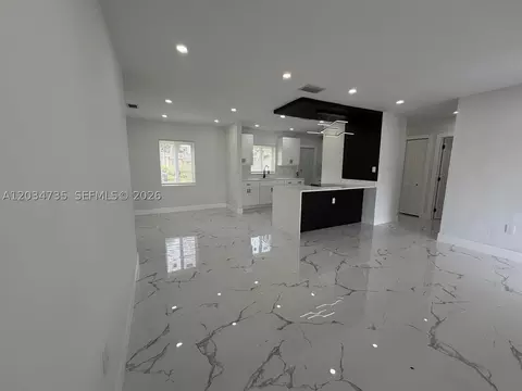 2800 NW 164th St, Miami Gardens, FL 33054