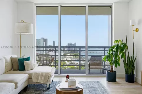 325 S Biscayne Blvd #4022, Miami, FL 33131