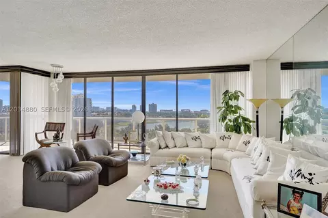 20281 E Country Club Dr #615, Aventura, FL 33180