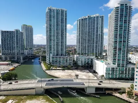31 SE 5th St #2205, Miami, FL 33131