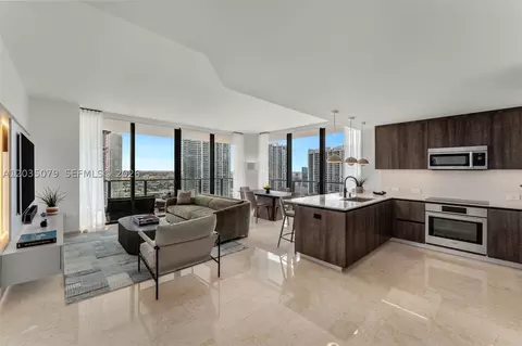 68 SE 6th St #2612, Miami, FL 33131