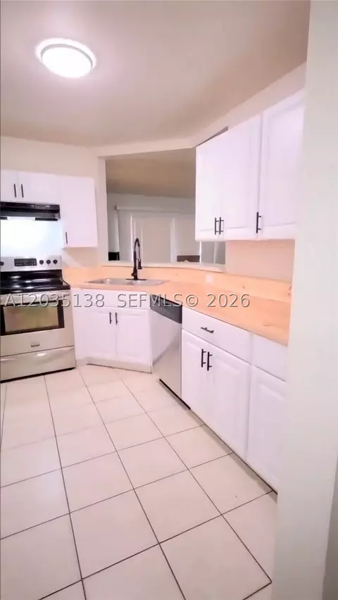 3465 NW 44th St #103, Oakland Park, FL 33309