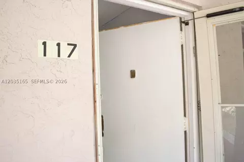 2821 Somerset Dr #117, Lauderdale Lakes, FL 33311