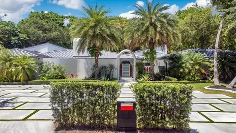 Exterior - 6460 SW 133rd Dr, Pinecrest, FL 33156 photo 12 of 13