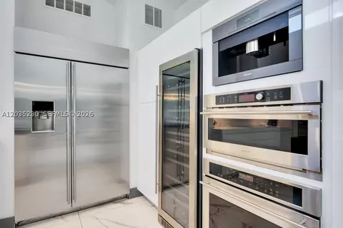 Kitchen - 6460 SW 133rd Dr, Pinecrest, FL 33156 photo 6 of 8