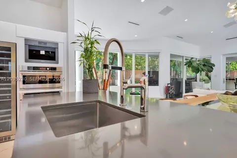 Kitchen - 6460 SW 133rd Dr, Pinecrest, FL 33156 photo 4 of 8