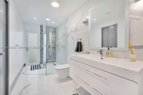 Bath - 6460 SW 133rd Dr, Pinecrest, FL 33156 photo 5 of 6