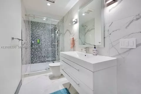Bath - 6460 SW 133rd Dr, Pinecrest, FL 33156 photo 6 of 6