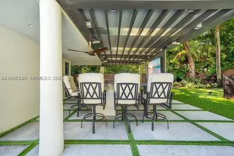 Exterior - 6460 SW 133rd Dr, Pinecrest, FL 33156 photo 4 of 13