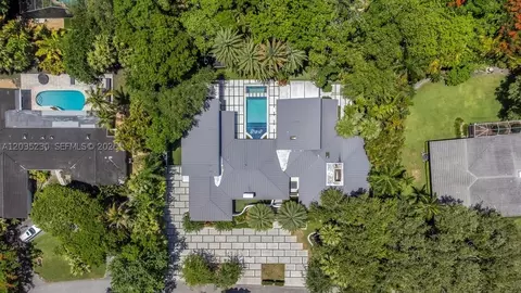 View/Area - 6460 SW 133rd Dr, Pinecrest, FL 33156 photo 3 of 5
