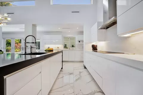 Kitchen - 6460 SW 133rd Dr, Pinecrest, FL 33156 photo 5 of 8