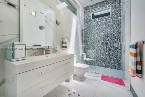 Bath - 6460 SW 133rd Dr, Pinecrest, FL 33156 photo 4 of 6