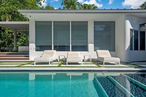 Exterior - 6460 SW 133rd Dr, Pinecrest, FL 33156 photo 7 of 13