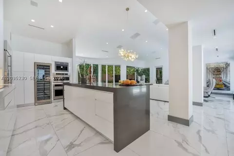 Kitchen - 6460 SW 133rd Dr, Pinecrest, FL 33156 photo 2 of 8