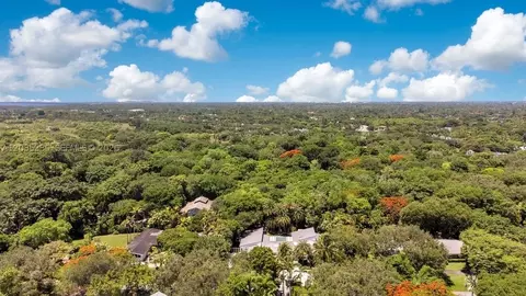 View/Area - 6460 SW 133rd Dr, Pinecrest, FL 33156 photo 2 of 5
