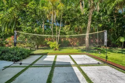 Exterior - 6460 SW 133rd Dr, Pinecrest, FL 33156 photo 5 of 13