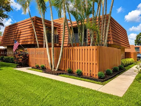 2589 Garden #2589, Hollywood, FL 33026