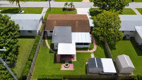 7611 NW 15th Ct, Pembroke Pines, FL 33024