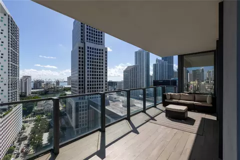 68 SE 6th St #1611, Miami, FL 33131