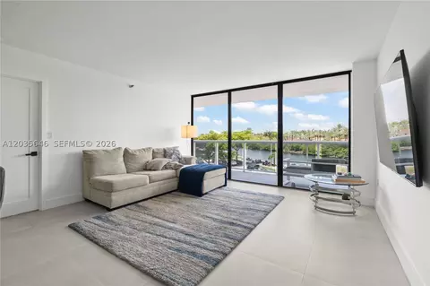 20505 E Country Club Dr #331, Aventura, FL 33180
