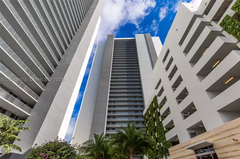 16385 Biscayne Blvd #1805, North Miami Beach, FL 33160
