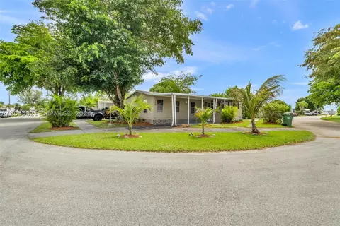 710 NW 217th Way, Pembroke Pines, FL 33029