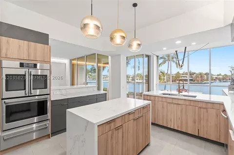 3801 NE 207th St #TH6, Aventura, FL 33180