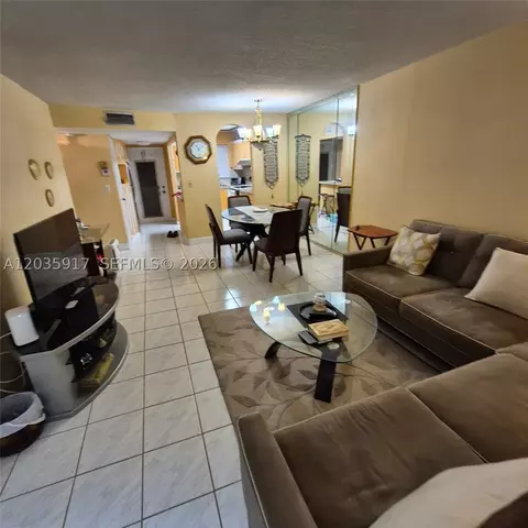 8460 Sunrise Lakes Blvd #210, Sunrise, FL 33322