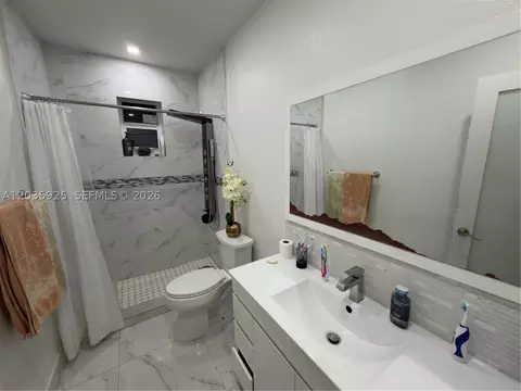 Bath - 224 E 42nd St, Hialeah, FL 33013 photo 4 of 12