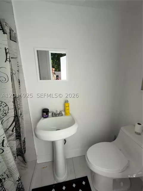 Bath - 224 E 42nd St, Hialeah, FL 33013 photo 10 of 12