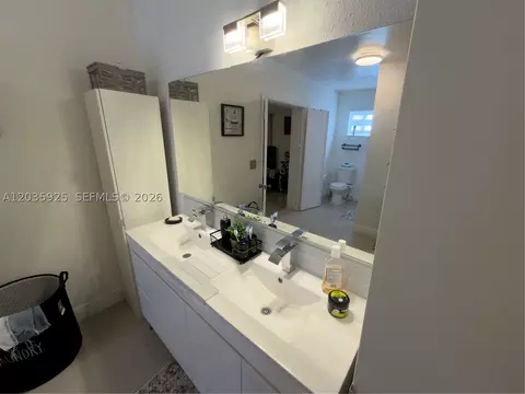 Bath - 224 E 42nd St, Hialeah, FL 33013 photo 7 of 12