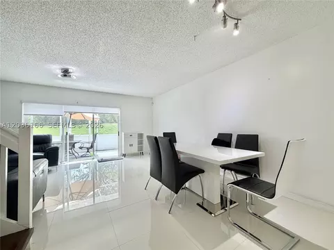 20807 NW 1st St, Pembroke Pines, FL 33029