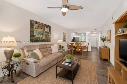 7715 Yardley Dr #212, Tamarac, FL 33321