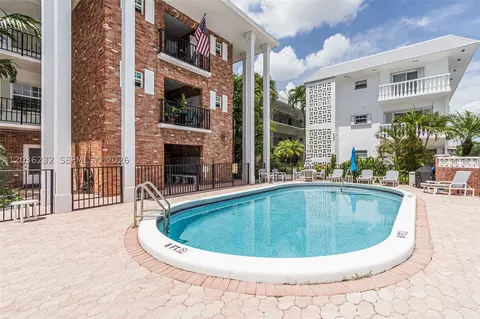 2500 NE 9th St #111, Fort Lauderdale, FL 33304