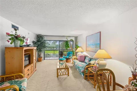 10155 NW 9th St Cir #4-202, Miami, FL 33172