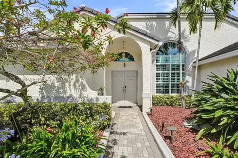 2863 E Abiaca Cir, Davie, FL 33328