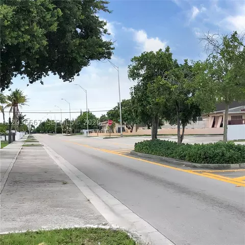 View/Area - 447 E 32nd St, Hialeah, FL 33013 photo 2 of 2