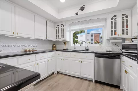 1040 Crystal Lake Dr #3, Pompano Beach, FL 33064