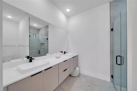 Bath - 5035 Spinnaker Rd, Labelle, FL 33935 photo 1 of 4