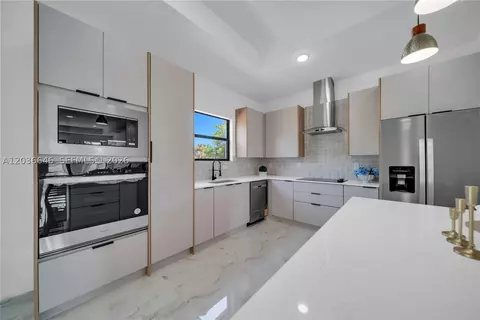 Kitchen - 5035 Spinnaker Rd, Labelle, FL 33935 photo 3 of 4