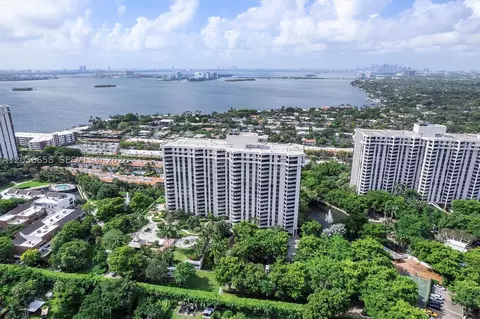 1000 Quayside Ter #411, Miami, FL 33138