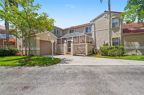 10994 Neptune Dr, Hollywood, FL 33026
