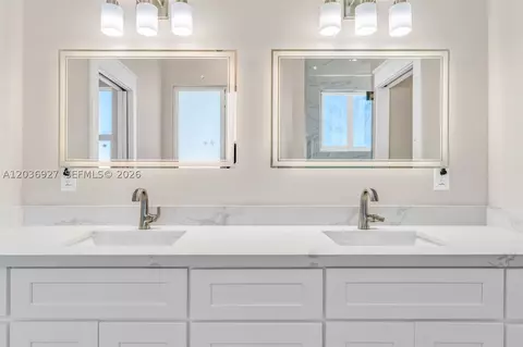 Bath - 30995 Watson Blvd, Big Pine Key, FL 33043 photo 3 of 6