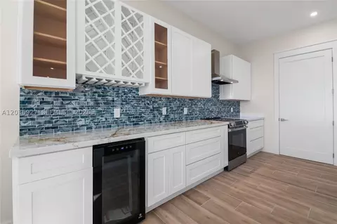 Kitchen - 30995 Watson Blvd, Big Pine Key, FL 33043 photo 1 of 7