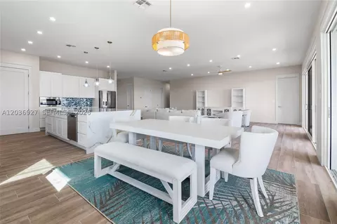 Dining - 30995 Watson Blvd, Big Pine Key, FL 33043 photo 3 of 3