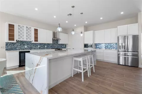 Kitchen - 30995 Watson Blvd, Big Pine Key, FL 33043 photo 5 of 7