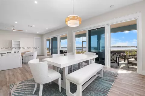 Dining - 30995 Watson Blvd, Big Pine Key, FL 33043 photo 1 of 3