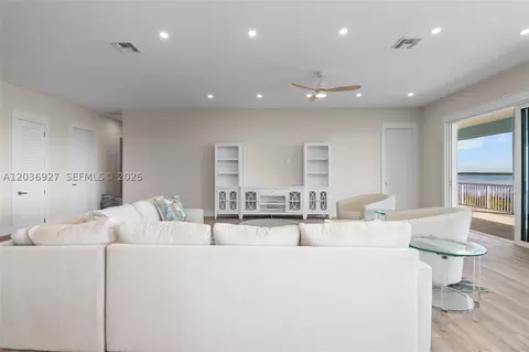 Living - 30995 Watson Blvd, Big Pine Key, FL 33043 photo 6 of 8