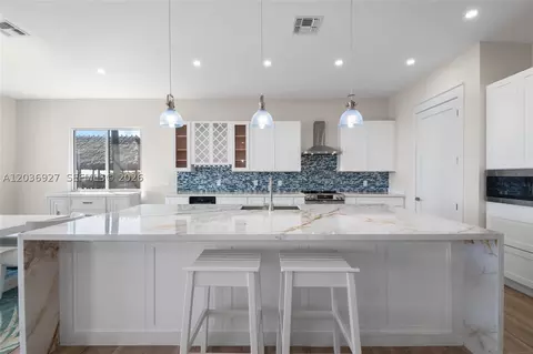 Kitchen - 30995 Watson Blvd, Big Pine Key, FL 33043 photo 6 of 7
