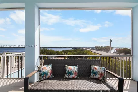 Exterior - 30995 Watson Blvd, Big Pine Key, FL 33043 photo 5 of 7